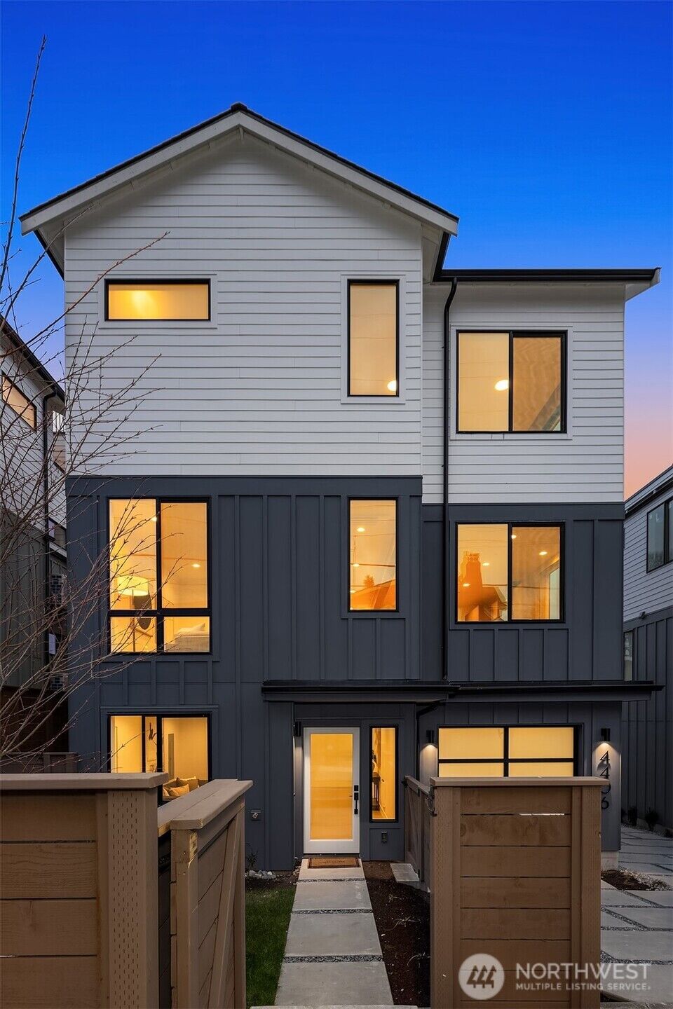 Property Photo: 4407 2nd Avenue NE WA 98105