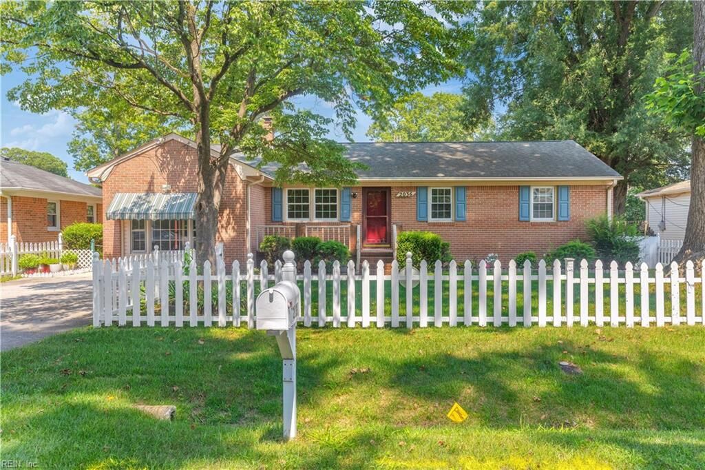 Property Photo: 2036 English Ave VA 23320