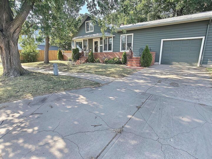 Property Photo:  308 SE 2nd St  KS 67114 
