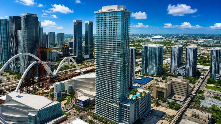 Property Photo:  1400 Biscayne Blvd 3401  FL 33132 