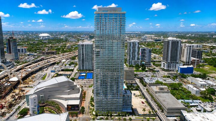 Property Photo:  1400 Biscayne Blvd 3401  FL 33132 