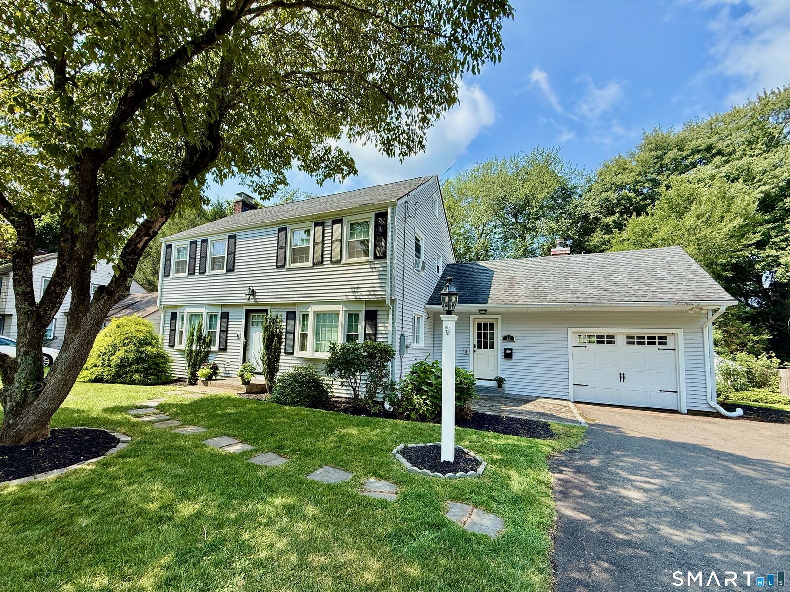 Property Photo:  70 Hartwell Road  CT 06117 
