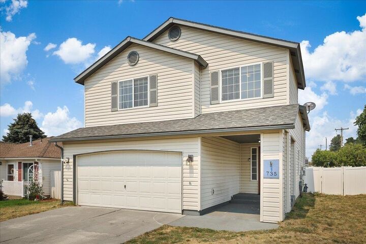 Property Photo: 735 E Tara Lee Ave WA 99022