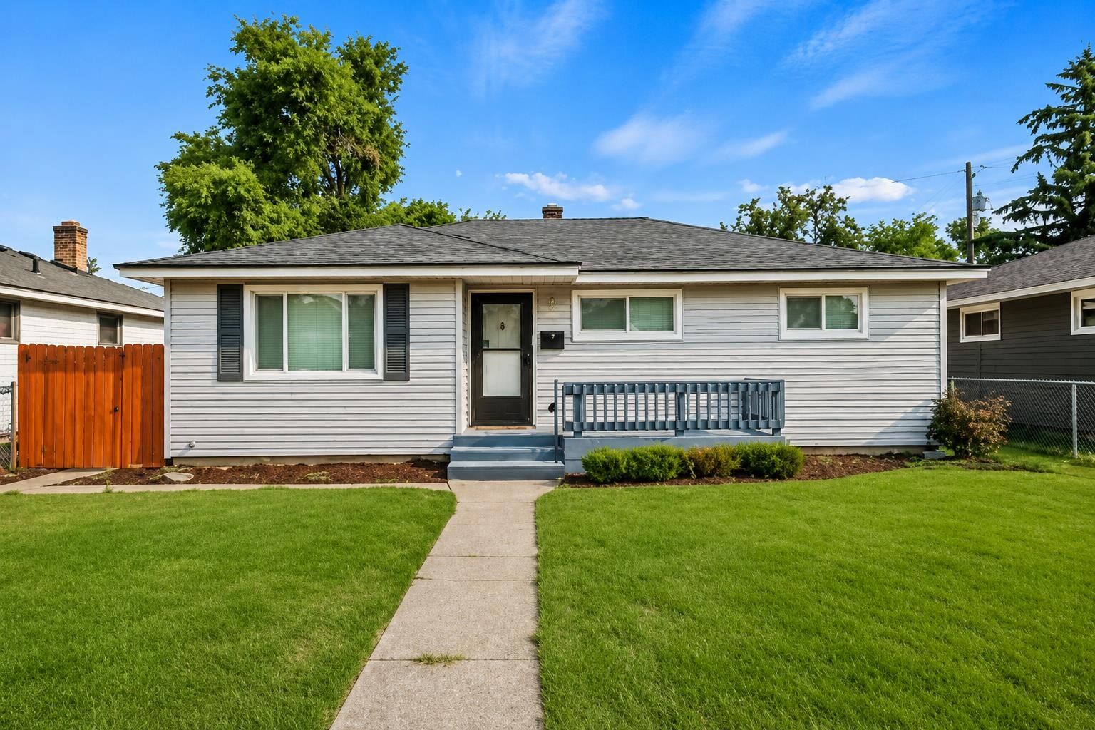 Property Photo: 1007 E Walton St WA 99207