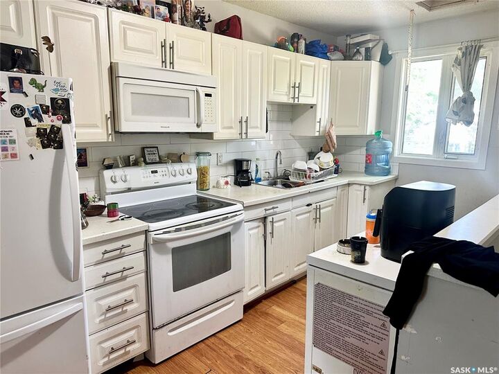 Property Photo:  1228 Robinson Street  SK S4T 2N2 