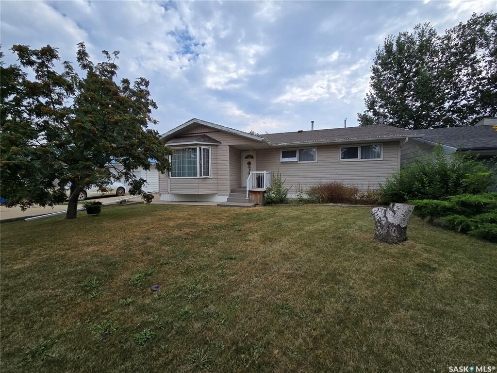 Property Photo:  311 Eisenhower Street  SK S4H 1S0 