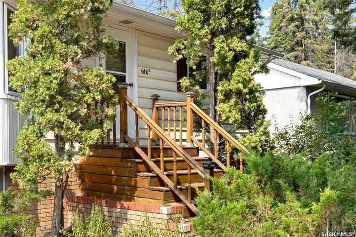 Property Photo:  616 Broadway Avenue E  SK S4N 1A1 