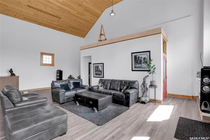 310 F Avenue S — photo 1