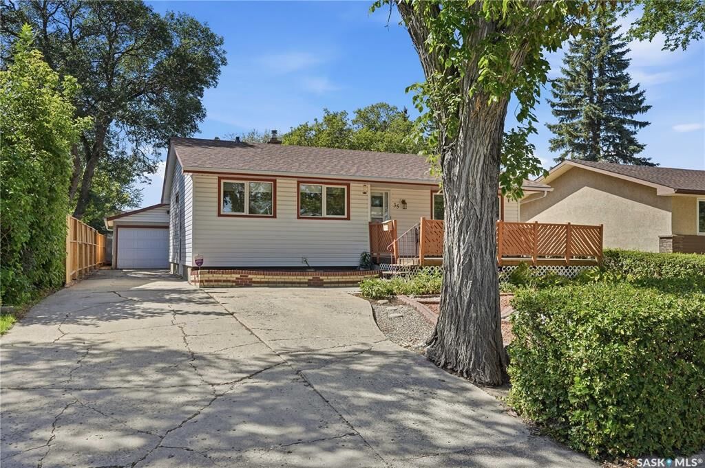 Property Photo: 35 Elmview Road SK S4R 0B1