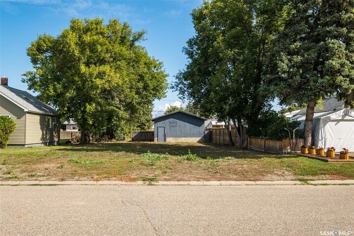 Property Photo:  766 3rd Street E  SK S6V 0J1 