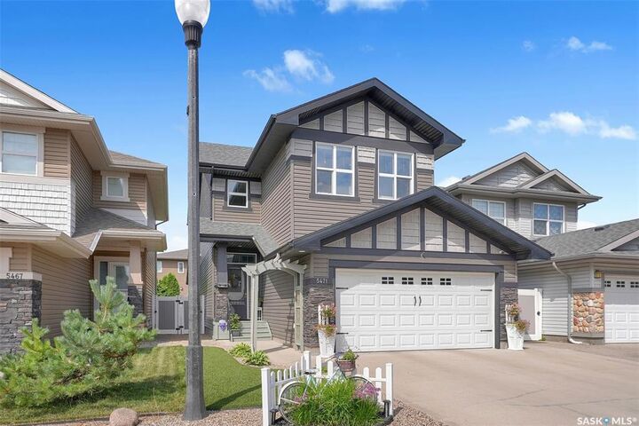 5471 Universal Crescent — photo 1