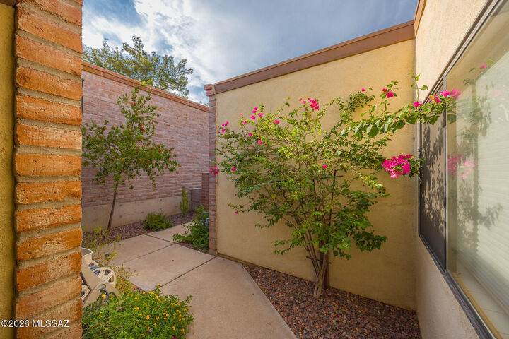 Property Photo: 5840 Hohokam Trail AZ 85750