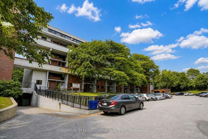 Property Photo: 135 Leeward Glenway 207 ON M3C 2Z2