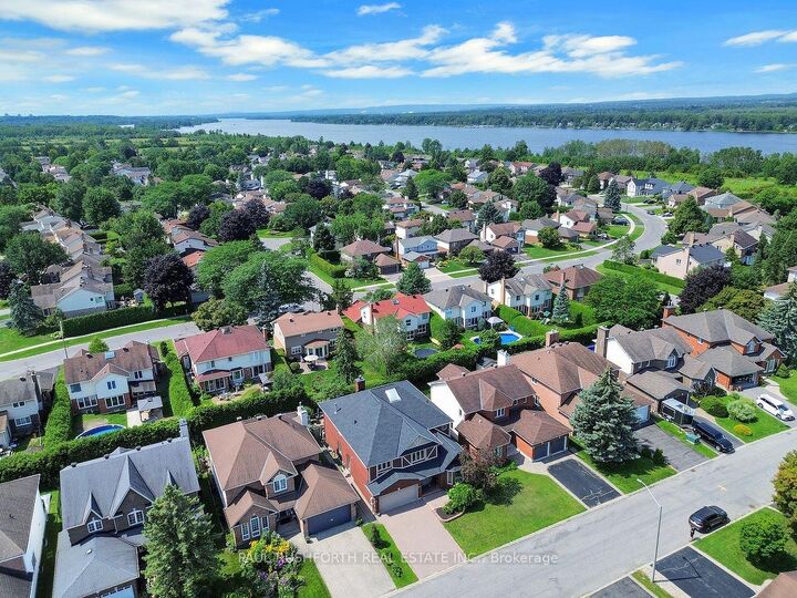 Property Photo: 6192 Ravine Way ON K1C 2W4