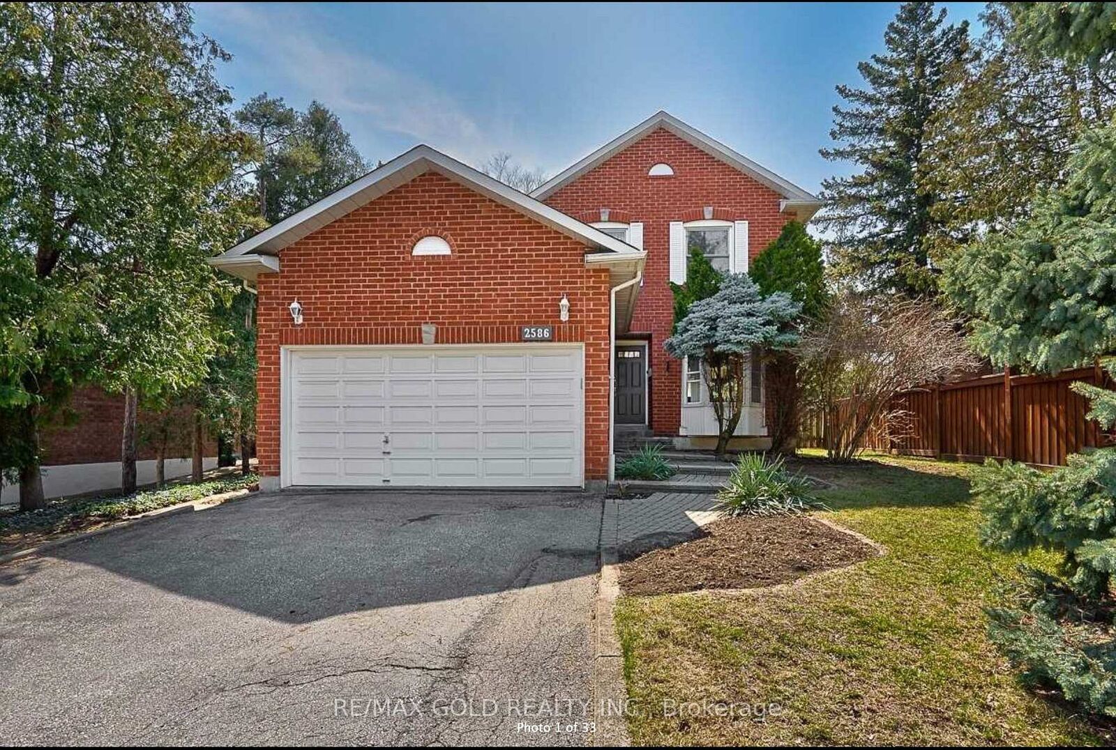 Property Photo: 2586 Hammond Road ON L5K 1T2