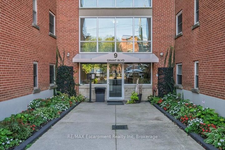 Property Photo:  9 Grant Boulevard 201  ON L9H 4L5 