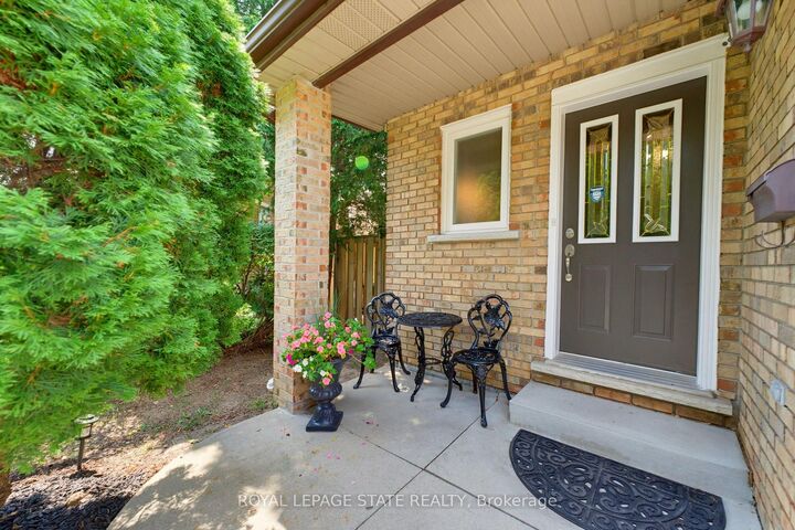 Property Photo:  32 Silvervine Drive  ON L8J 1K2 