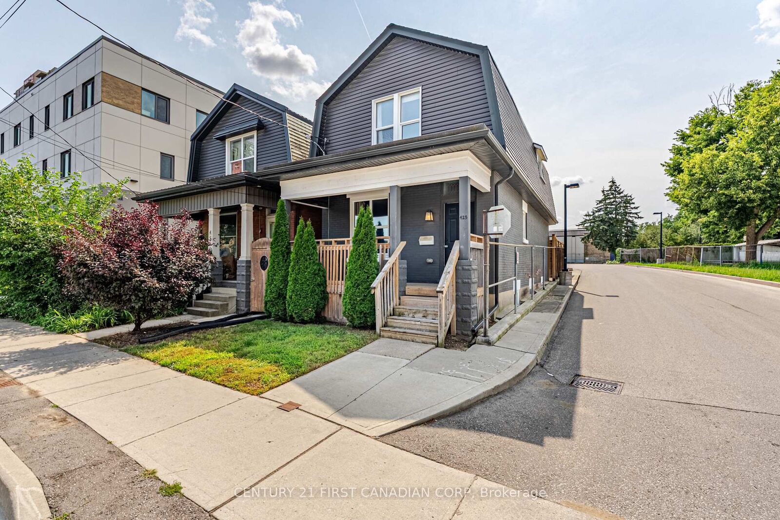 Property Photo:  425 English Street  ON N5W 3T4 