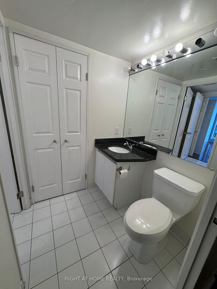 Property Photo:  24 Wellesley Street W 2407  ON M4Y 2X6 