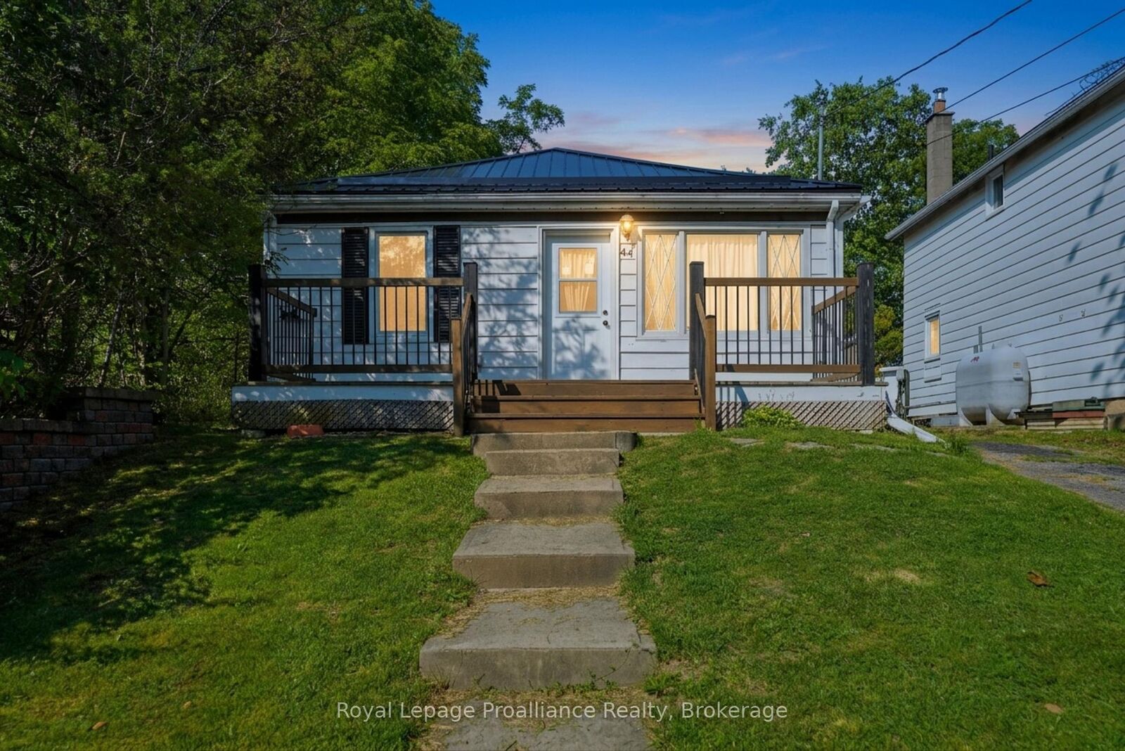 Property Photo:  44 Geddes Street  ON K8P 2X5 