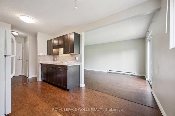Property Photo:  30 Flamingo Drive 30  ON N3B 1V5 