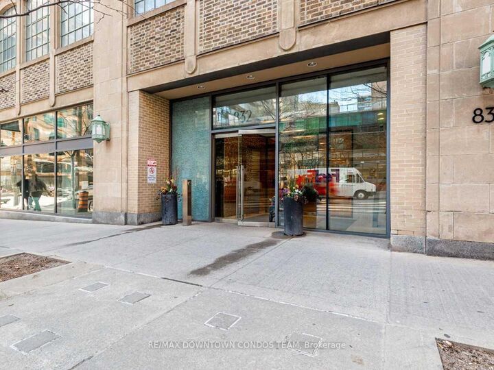 Property Photo:  