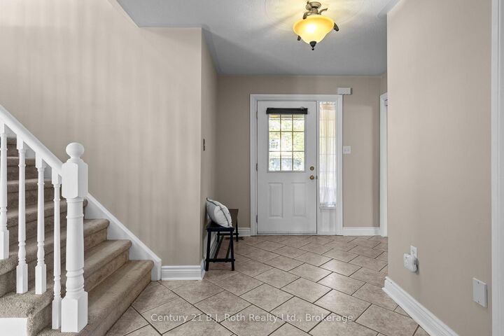 Property Photo:  33 Vanessa Drive  ON L3V 7Y8 