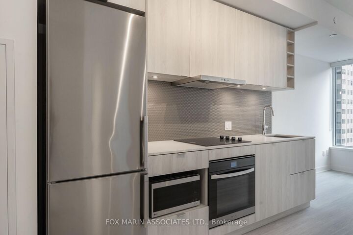 Property Photo:  11 Yorkville Avenue 713  ON M4W 1L2 