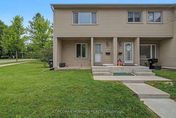 Property Photo:  15 Green Valley Drive 1  ON N2P 1K7 