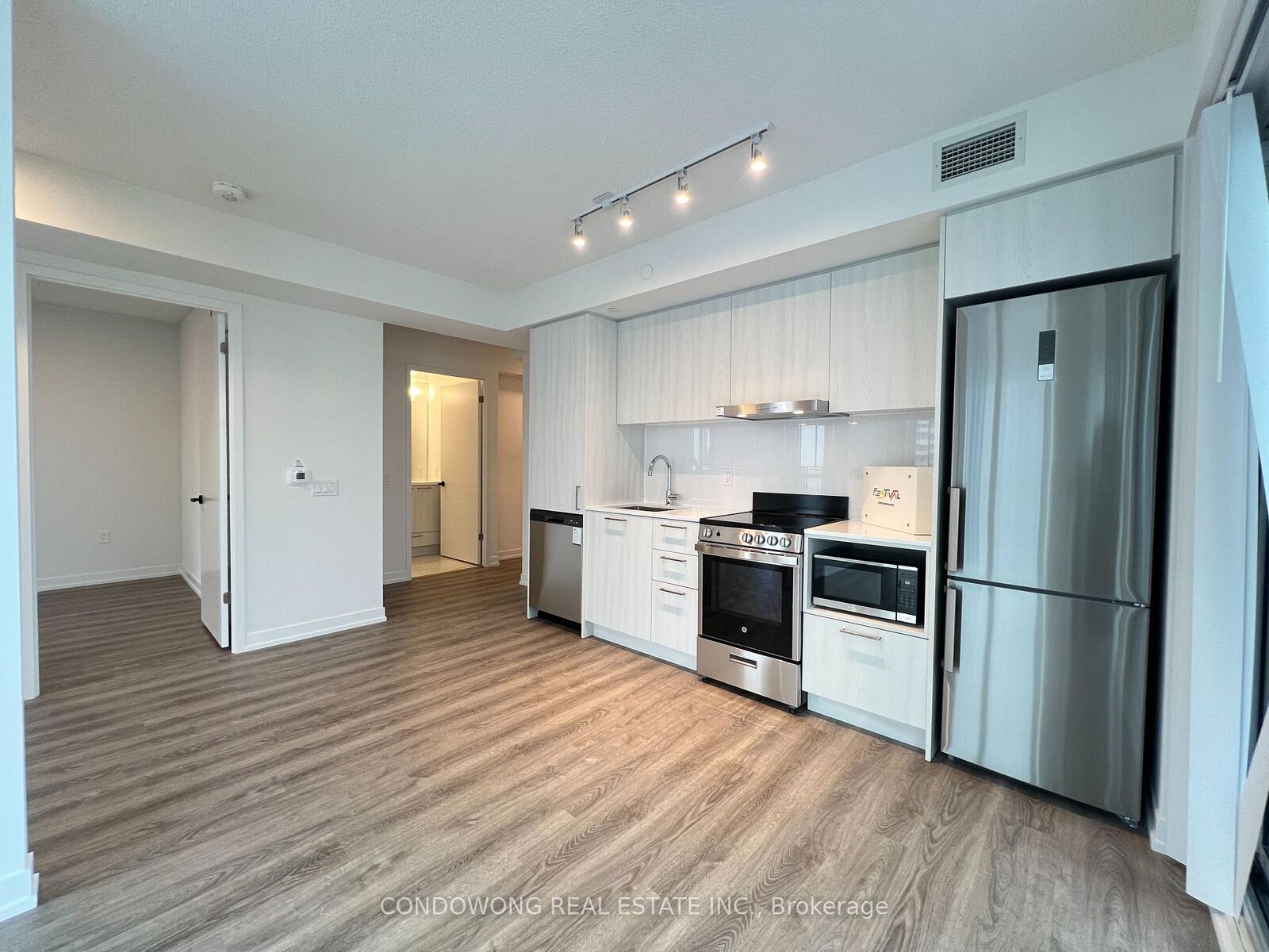 Property Photo: 195 Commerce Street 4015 ON L4K 0P9