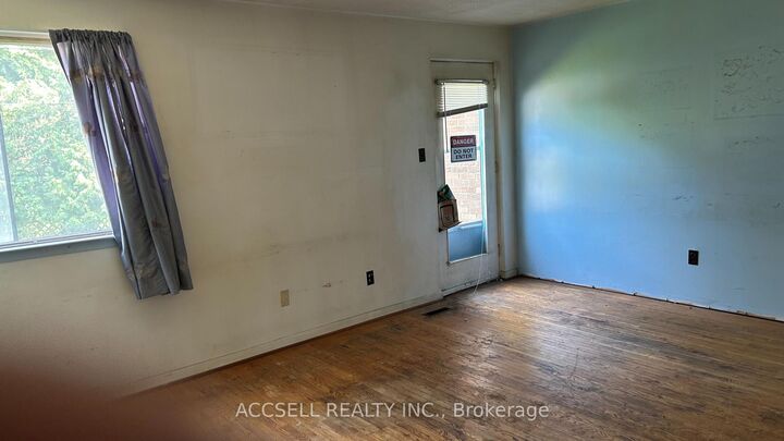 Property Photo: 5501 Schueller Crescent ON L7L 3T1