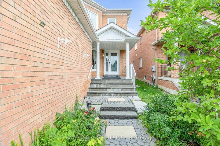 Property Photo: 14 Rocksprings Avenue ON L4S 1R1