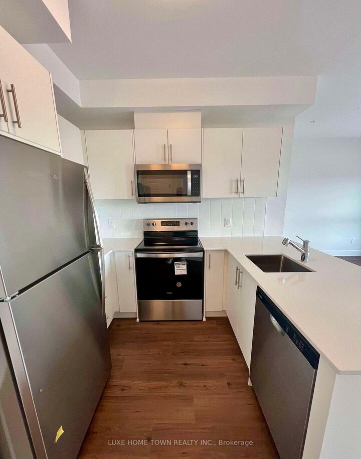 Property Photo: 1000 Lackner Place 606 ON N2A 0L9