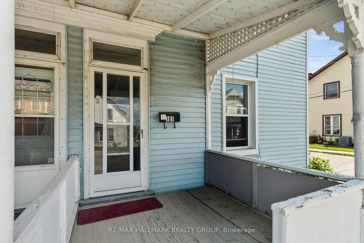 Property Photo:  101 Pearl Street W  ON K6V 4C3 