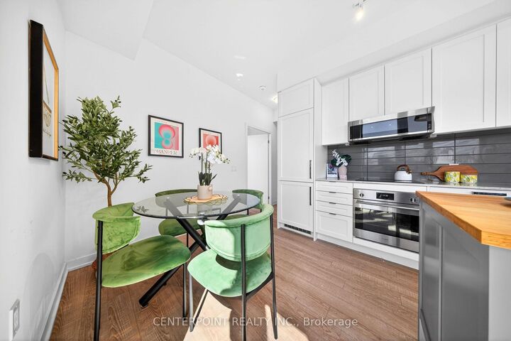 Photo de la propriété: 250 Lawrence Avenue W 519 ON M5M 1B1