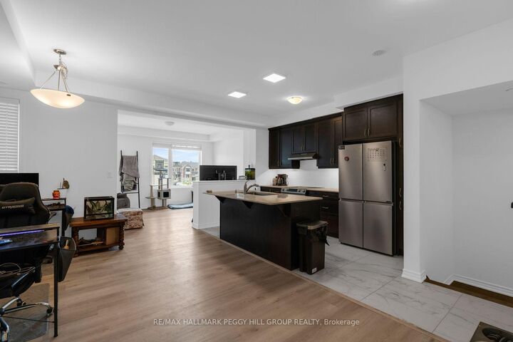 Property Photo:  82 Yorkshire Drive  ON L9J 1B5 