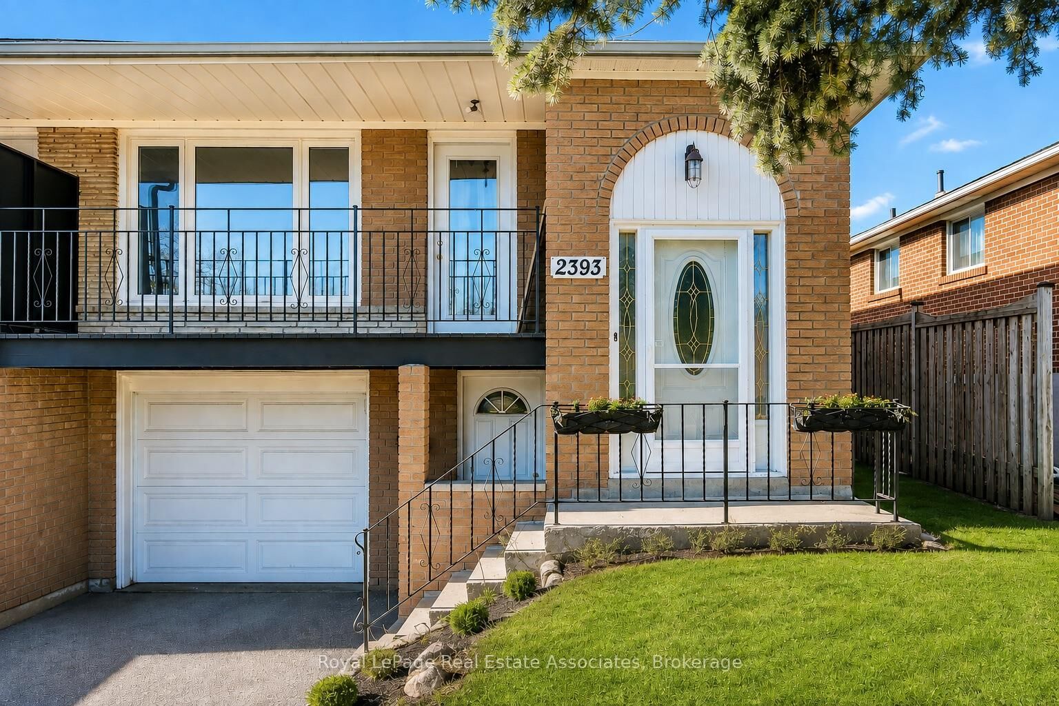 Property Photo: 2393 Whaley Drive Upper ON L5B 2B3