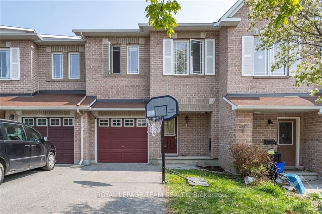 Property Photo: 258 Forestbrook Street ON K2K 0B4