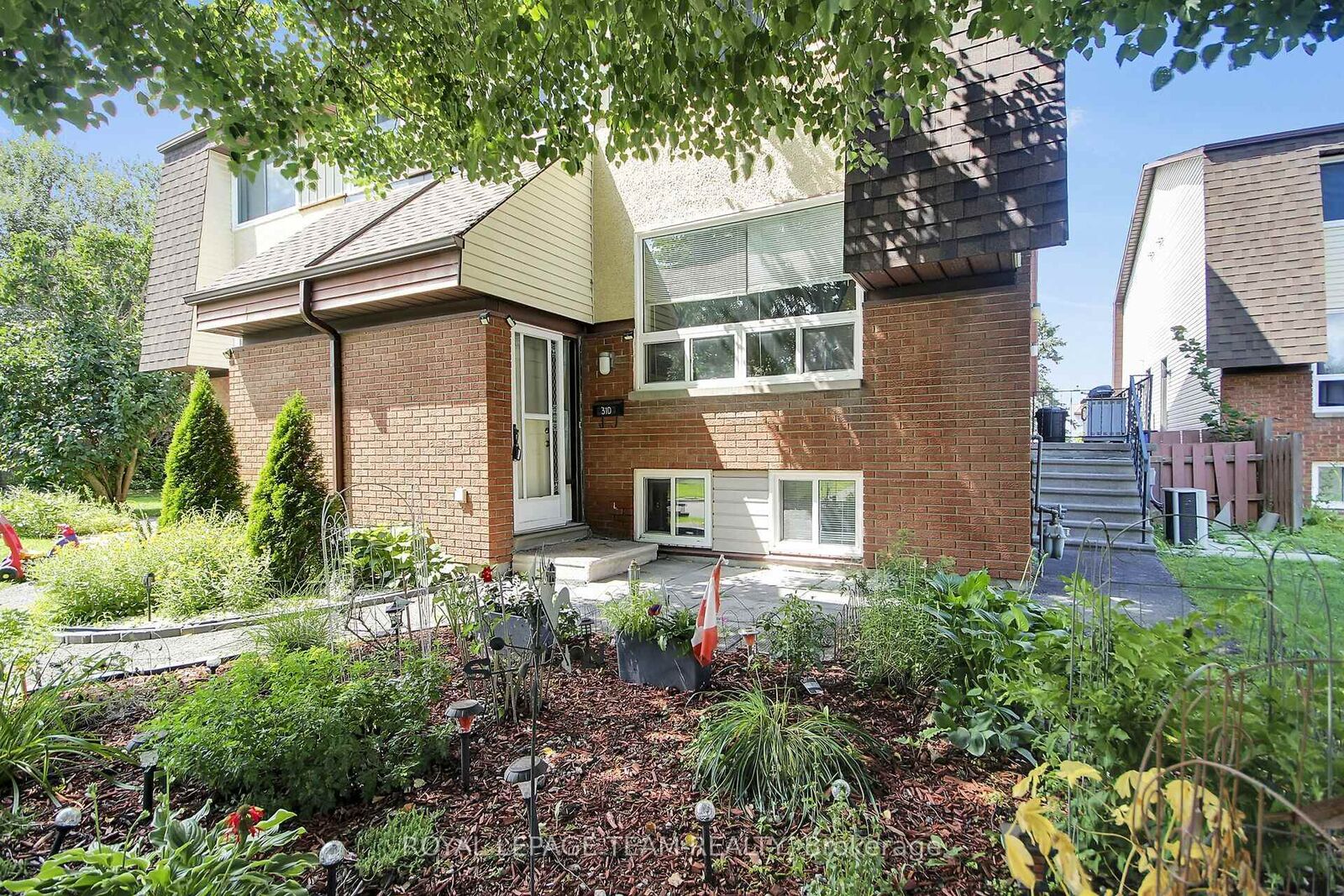 Property Photo: 31 Woodvale Green Street D ON K2G 4H3