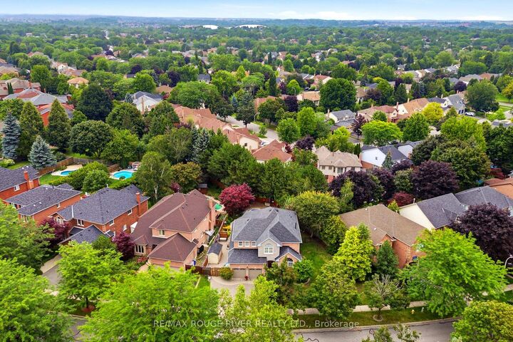 Property Photo: 34 Kennett Drive ON L1P 1L5