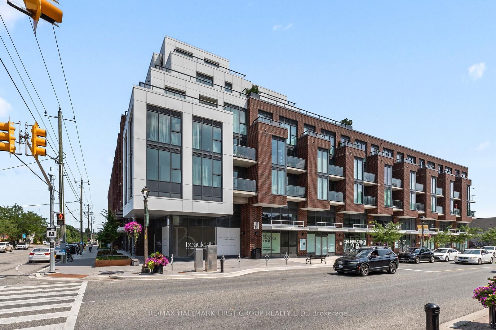 Property Photo:  201 Brock Street S 427  ON L1N 4K2 