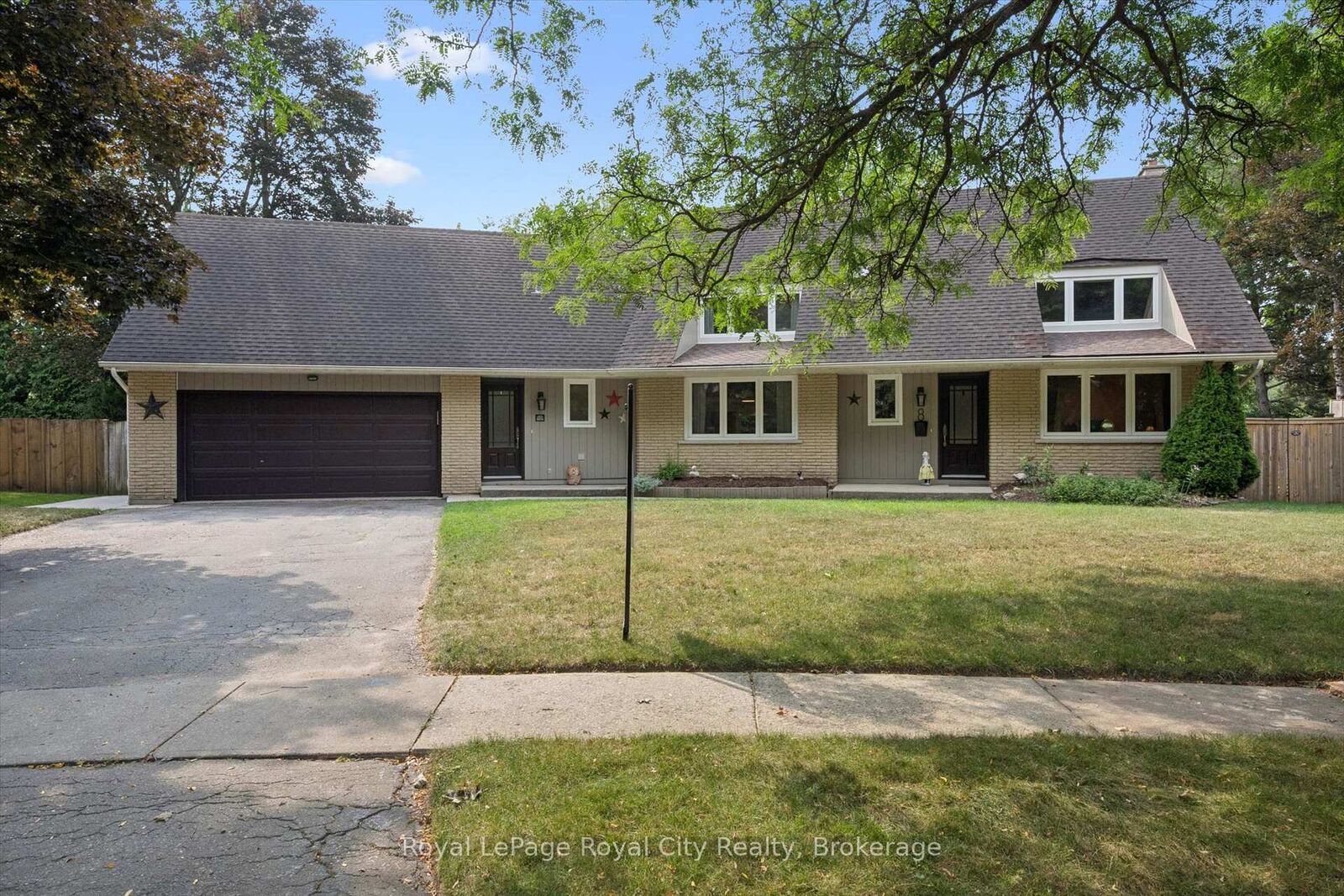 Property Photo: 8 Berkley Place ON N1E 1E6