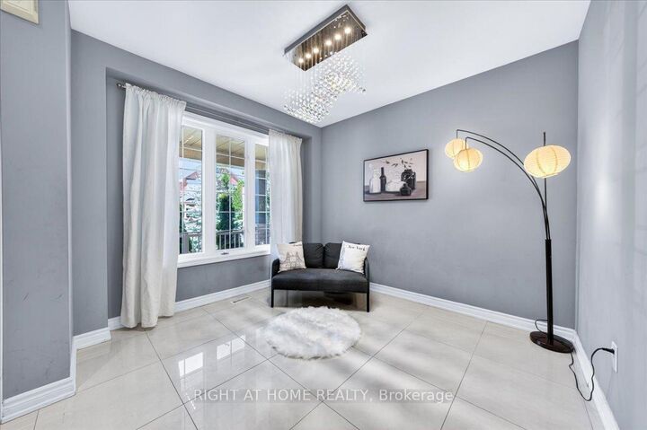 Property Photo:  25 Longwood Avenue  ON L4E 4A5 