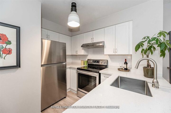 Property Photo:  76 Shuter Street 1307  ON M5B 1B4 