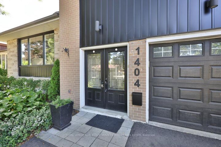 Property Photo: 1404 Lewisham Drive ON L5J 3R3