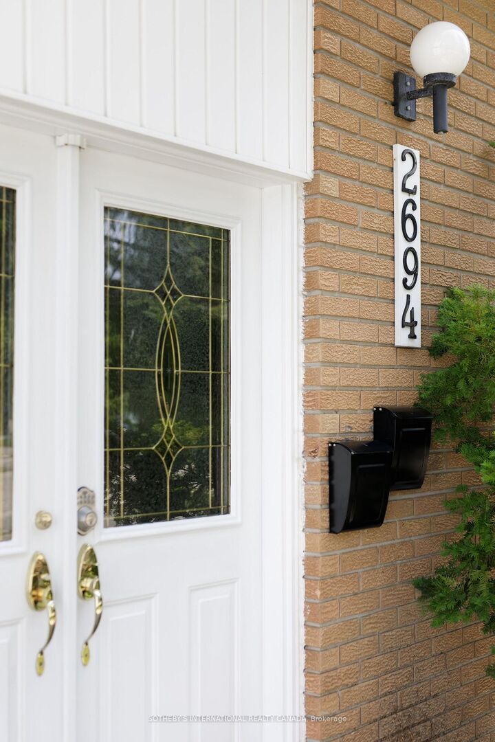 Property Photo:  2694 Constable Road Upper  ON L5J 1W4 