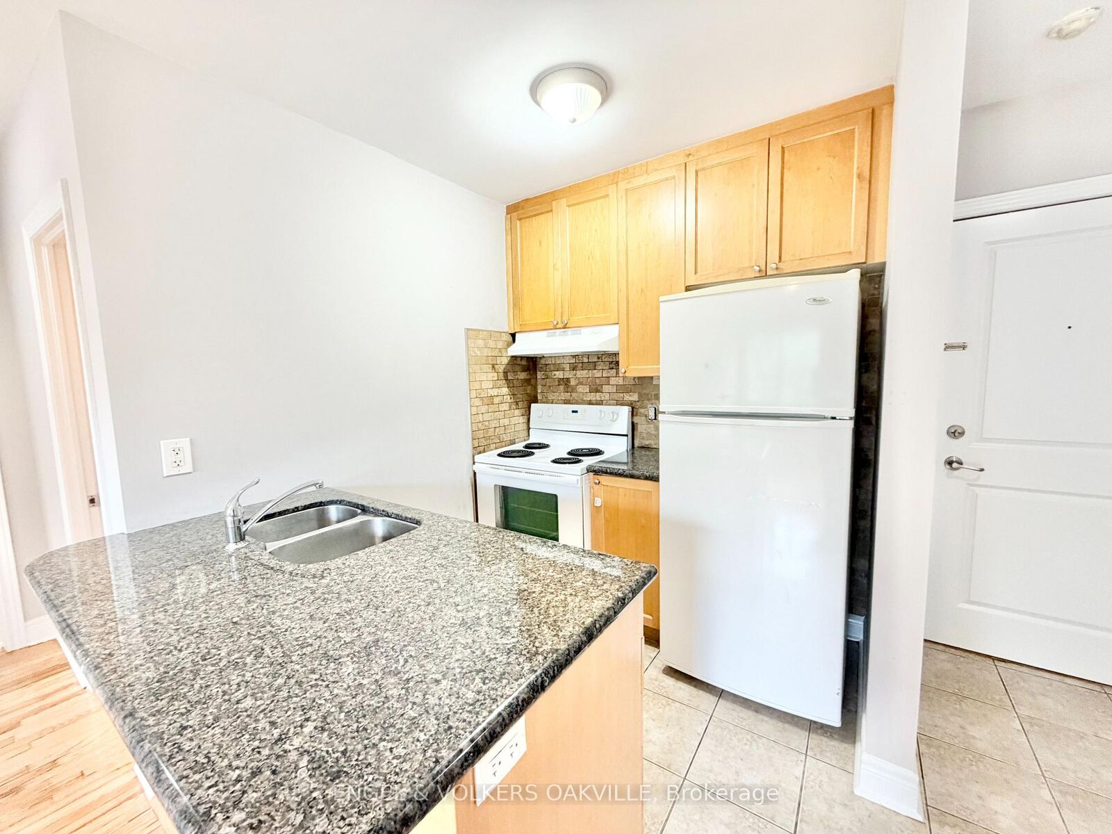 Property Photo:  15 Thirty Third Street 302  ON M8W 3G7 