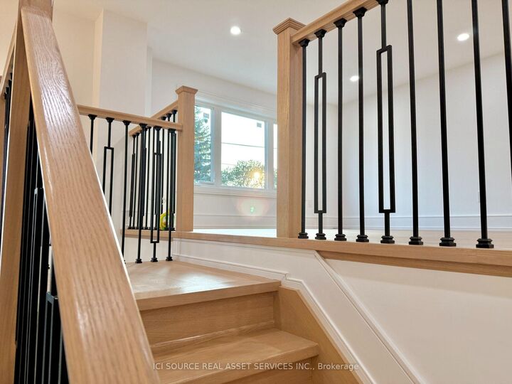 Property Photo: 21 Vanbrugh Avenue ON M1N 3S8