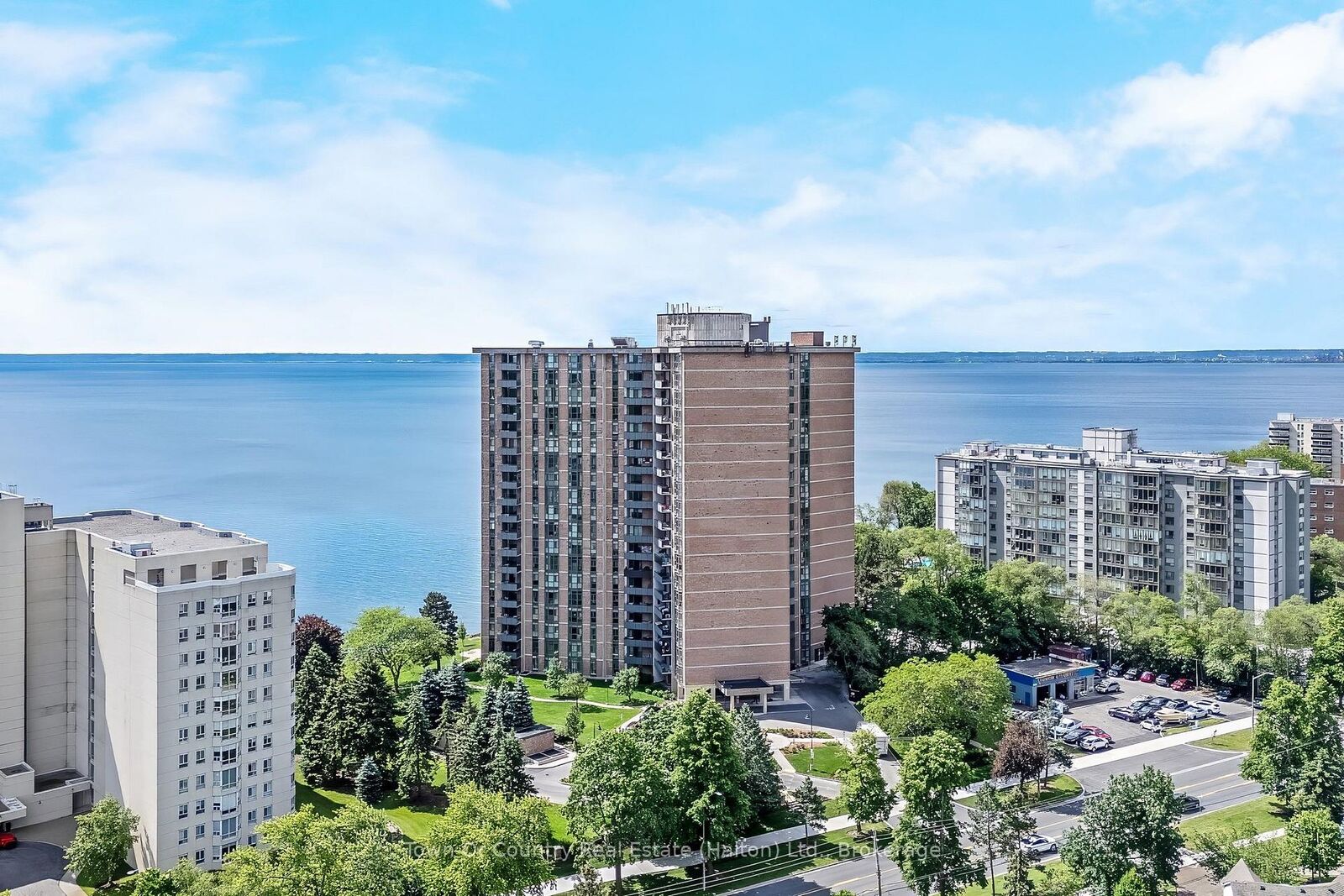 Property Photo: 5250 Lakeshore Road 1906 ON L7L 5L2