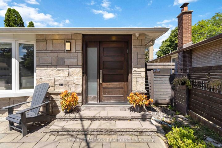 Property Photo: 219 Bay Thorn Drive ON L3T 3V6
